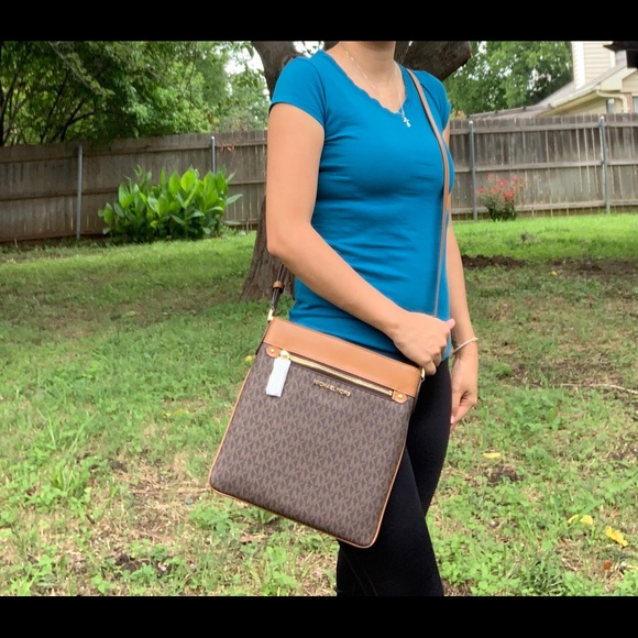 Michael Kors Connie LG NS Crossbody - Picture 6 of 6